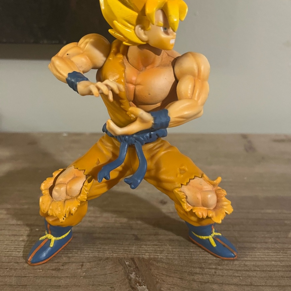 Action Figure with Yellow and Blue Outfit‎ Goku Dragon Ball Z